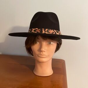 Black felt hat with leopard print band size 57